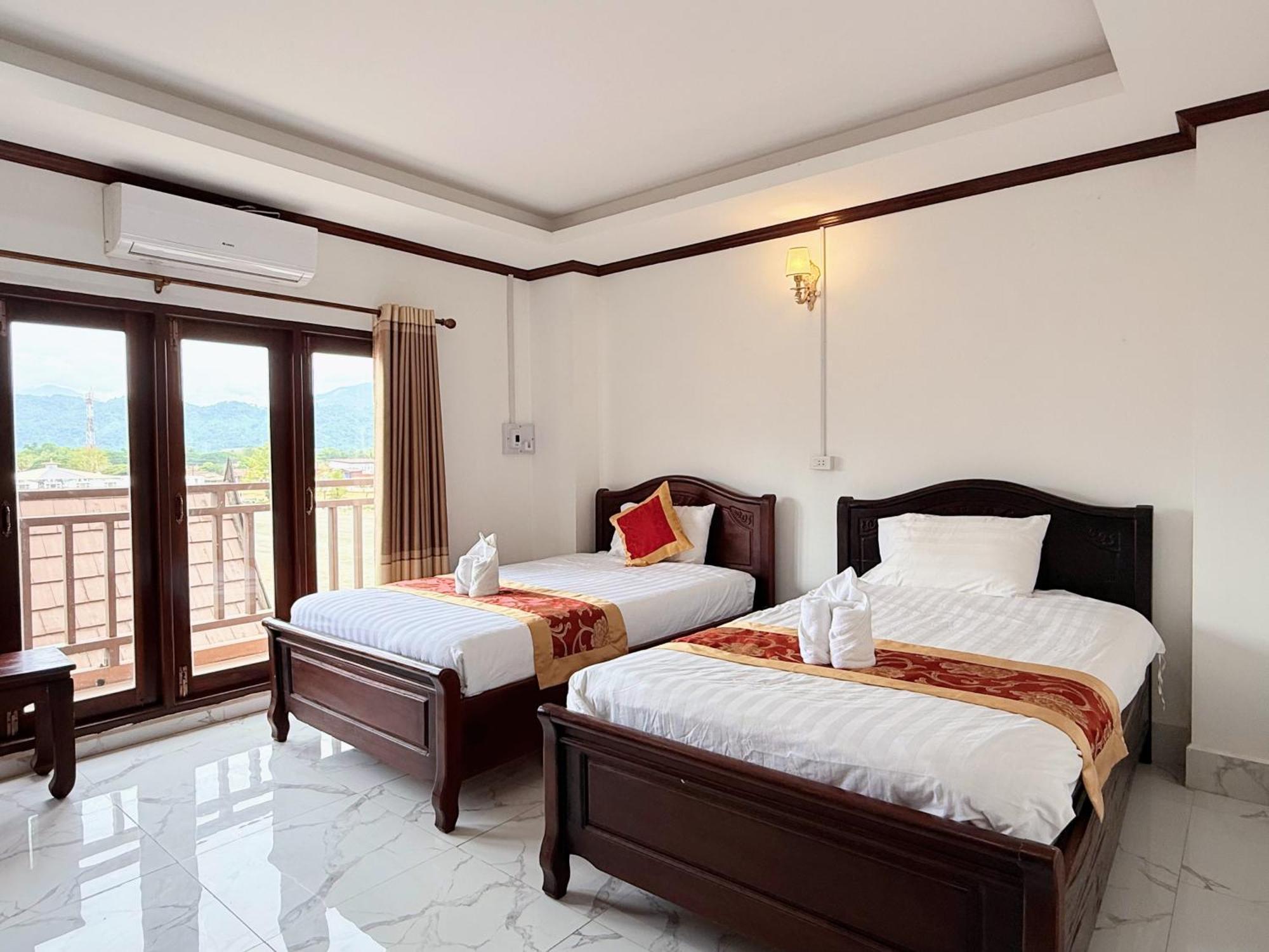 Vangvieng Sisavang Mountain View Hotel Ванг Виенг Екстериор снимка