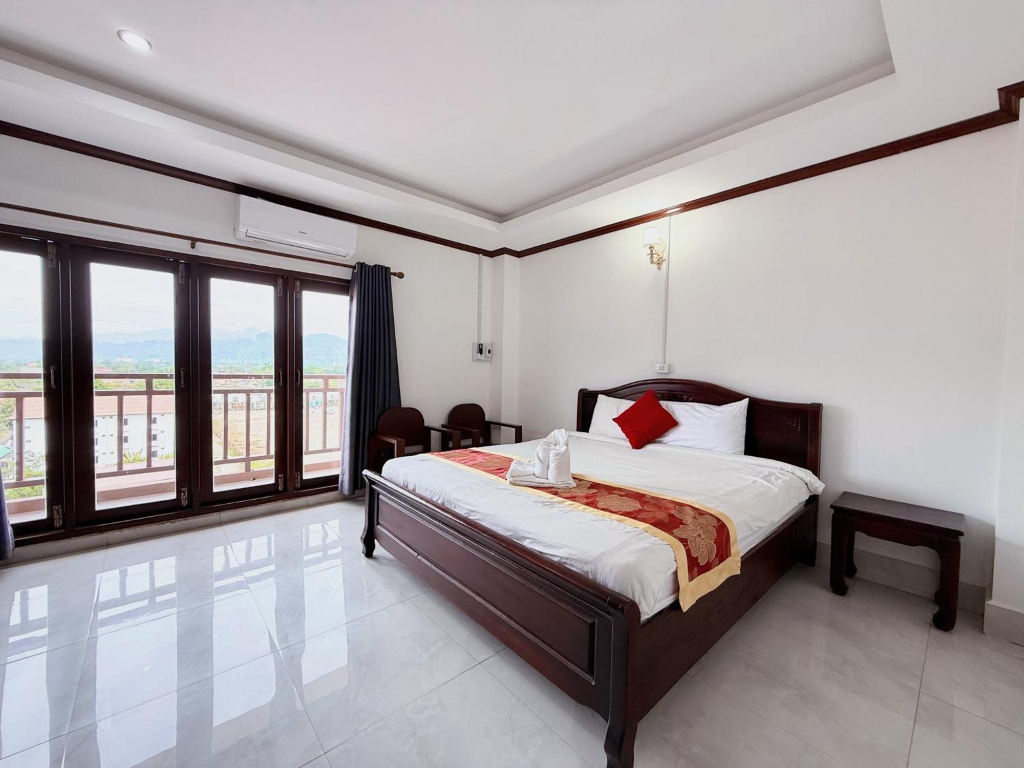 Vangvieng Sisavang Mountain View Hotel Ванг Виенг Екстериор снимка
