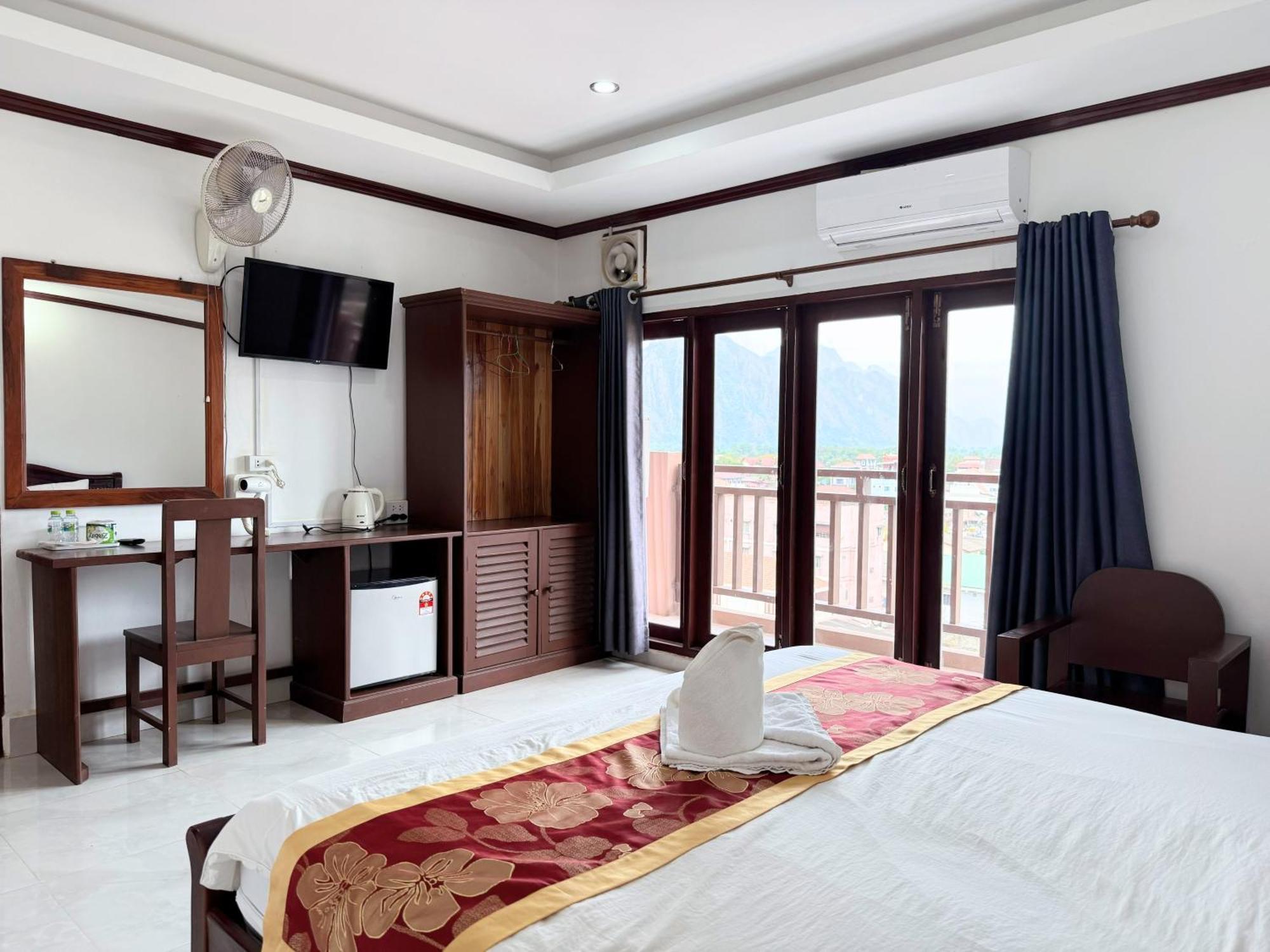 Vangvieng Sisavang Mountain View Hotel Ванг Виенг Екстериор снимка