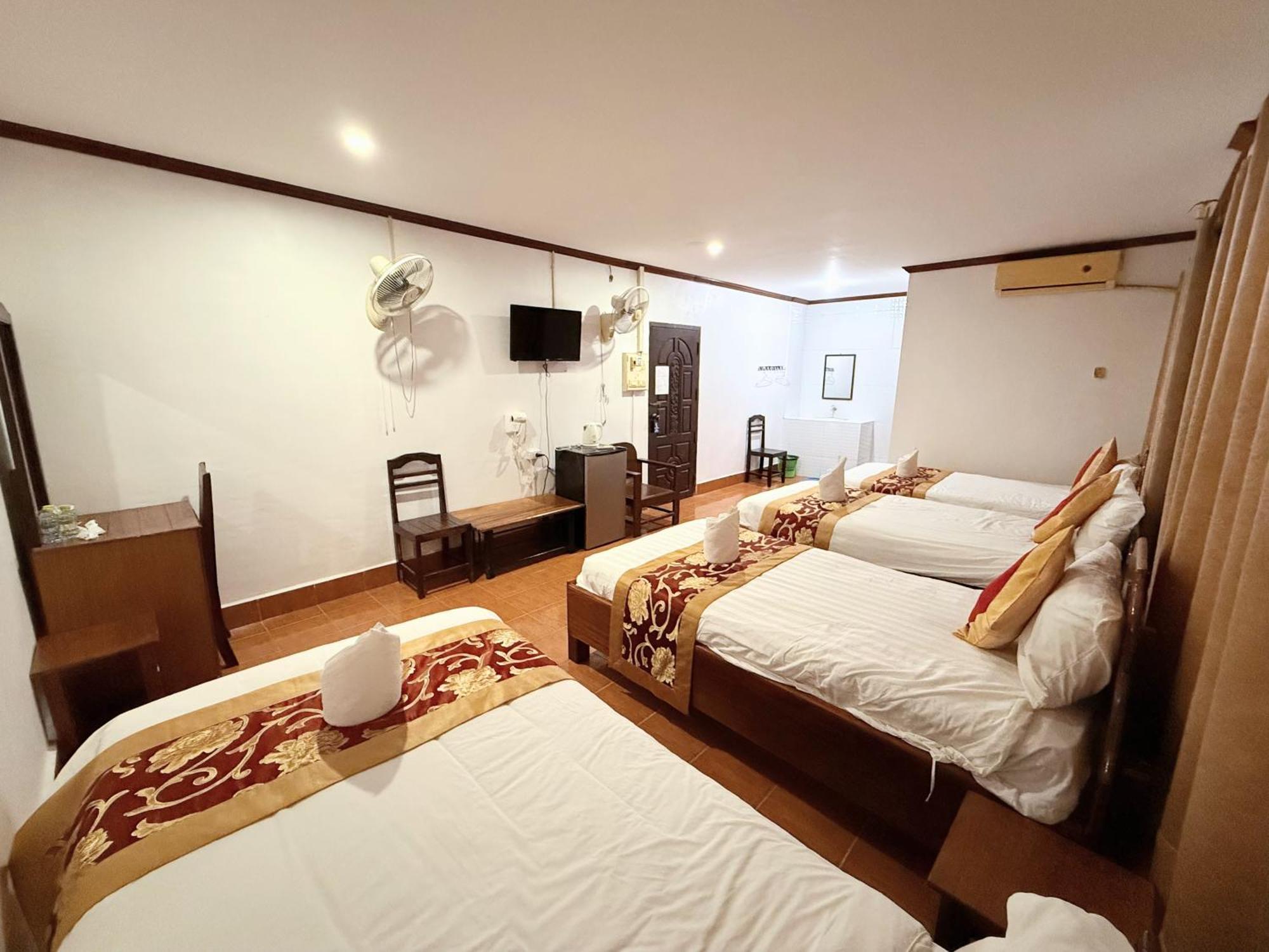 Vangvieng Sisavang Mountain View Hotel Ванг Виенг Екстериор снимка