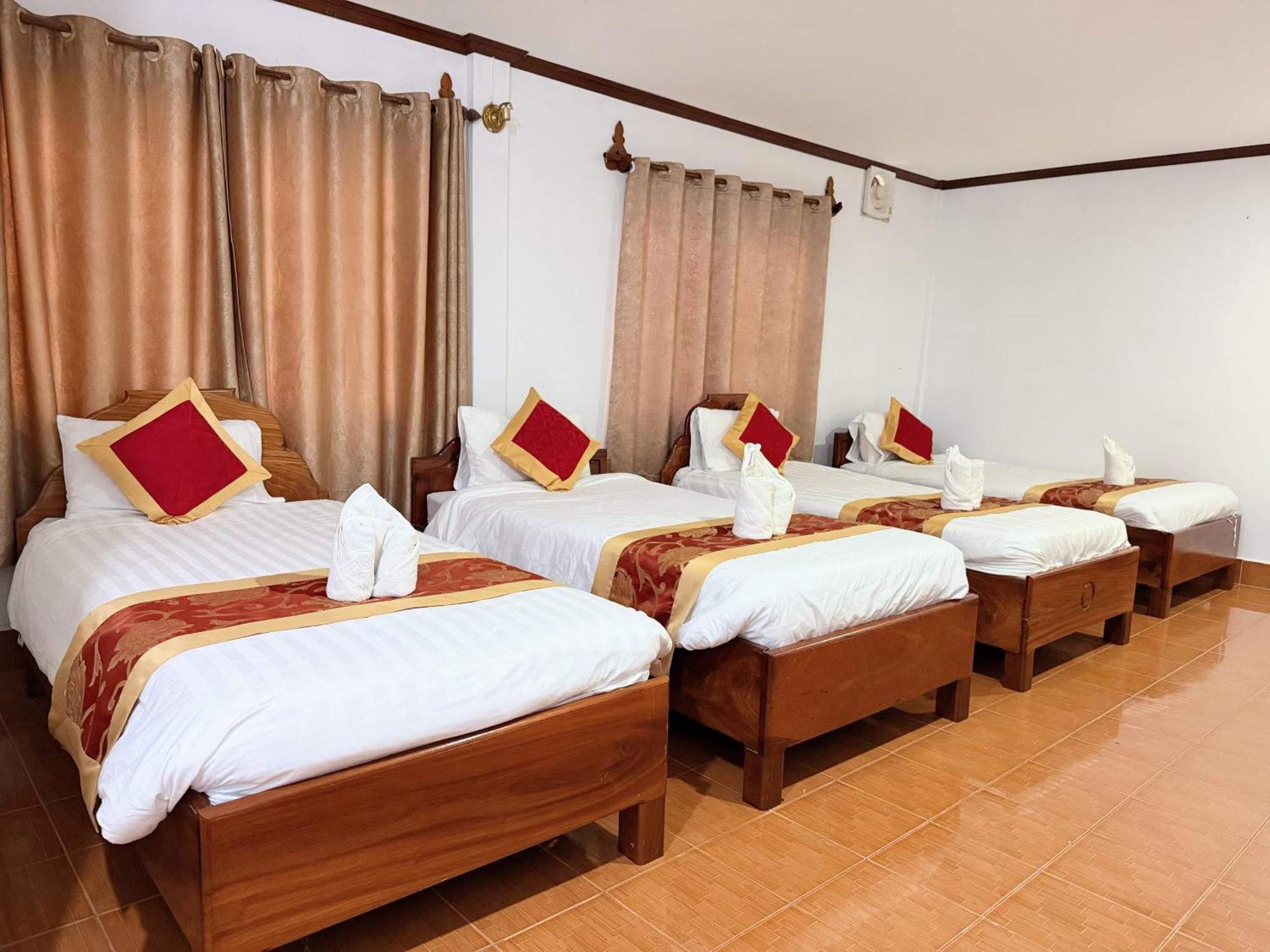 Vangvieng Sisavang Mountain View Hotel Ванг Виенг Екстериор снимка