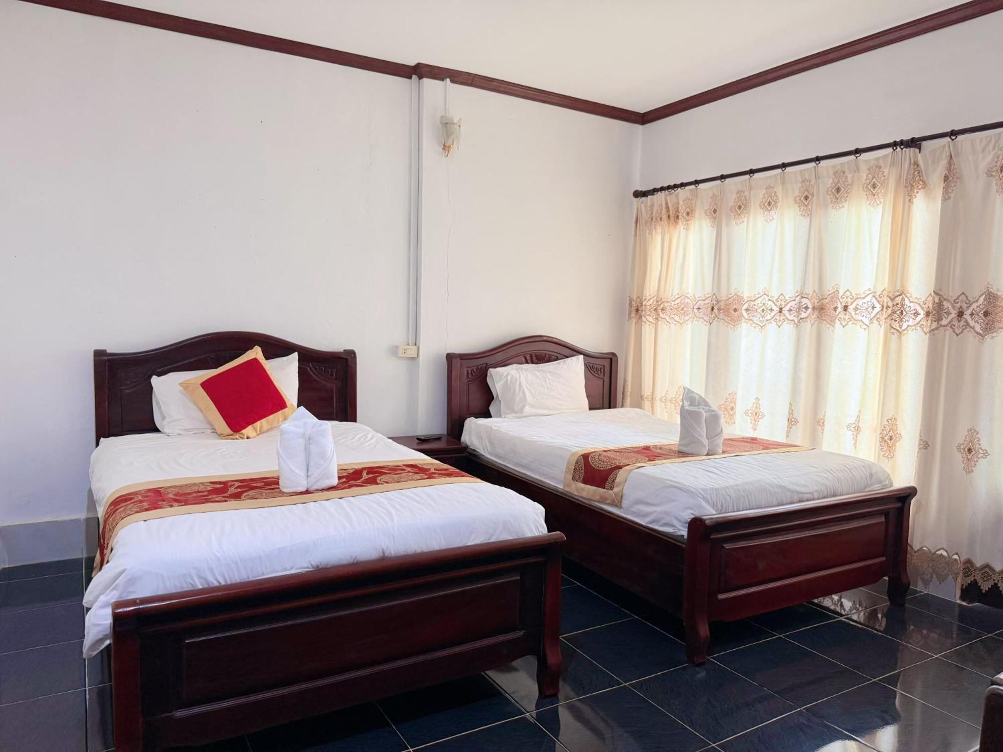 Vangvieng Sisavang Mountain View Hotel Ванг Виенг Екстериор снимка