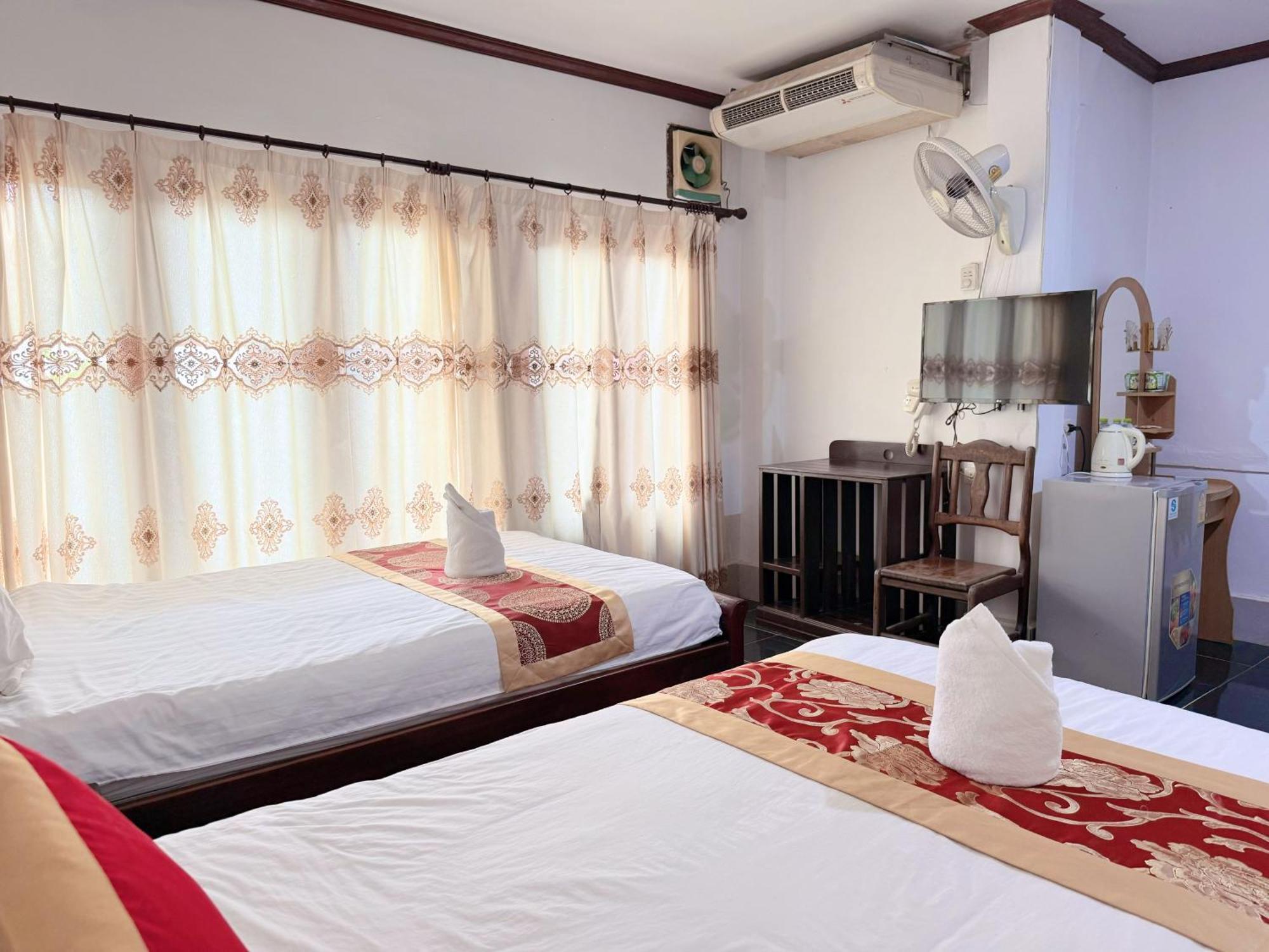 Vangvieng Sisavang Mountain View Hotel Ванг Виенг Екстериор снимка