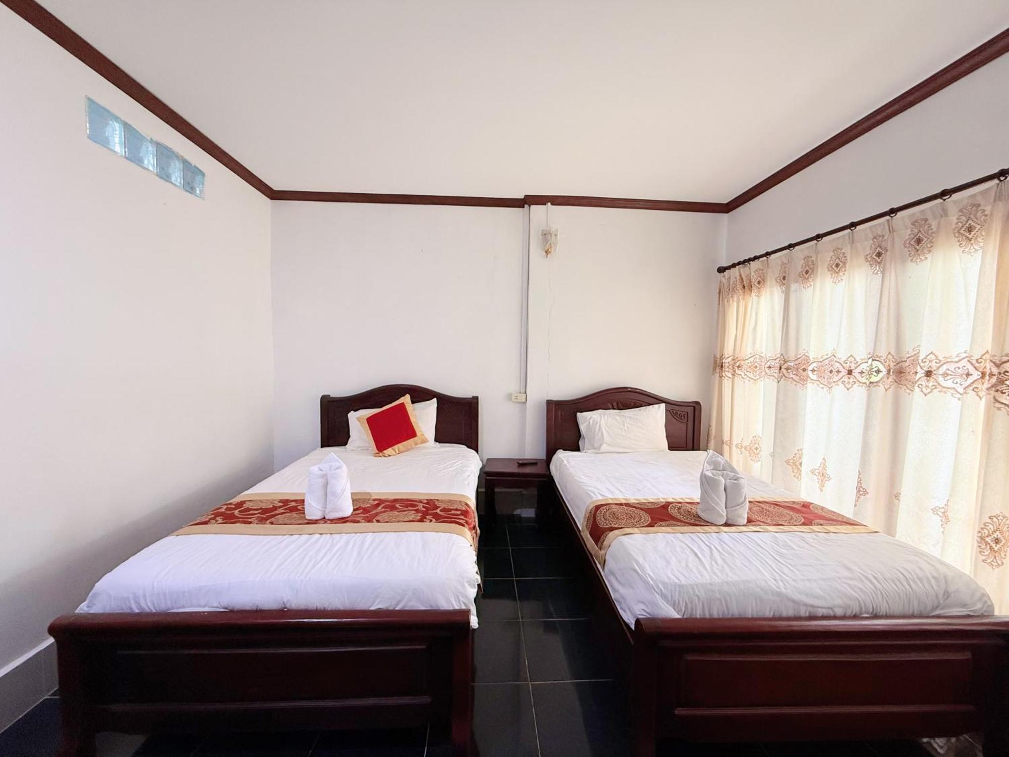 Vangvieng Sisavang Mountain View Hotel Ванг Виенг Екстериор снимка