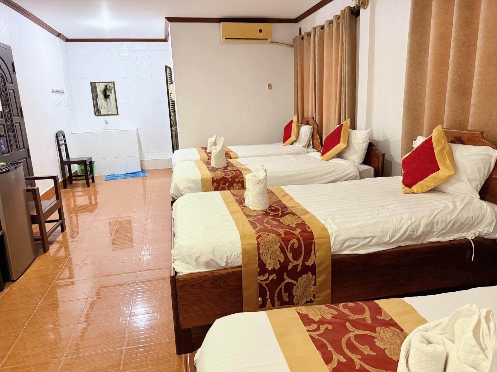 Vangvieng Sisavang Mountain View Hotel Ванг Виенг Екстериор снимка