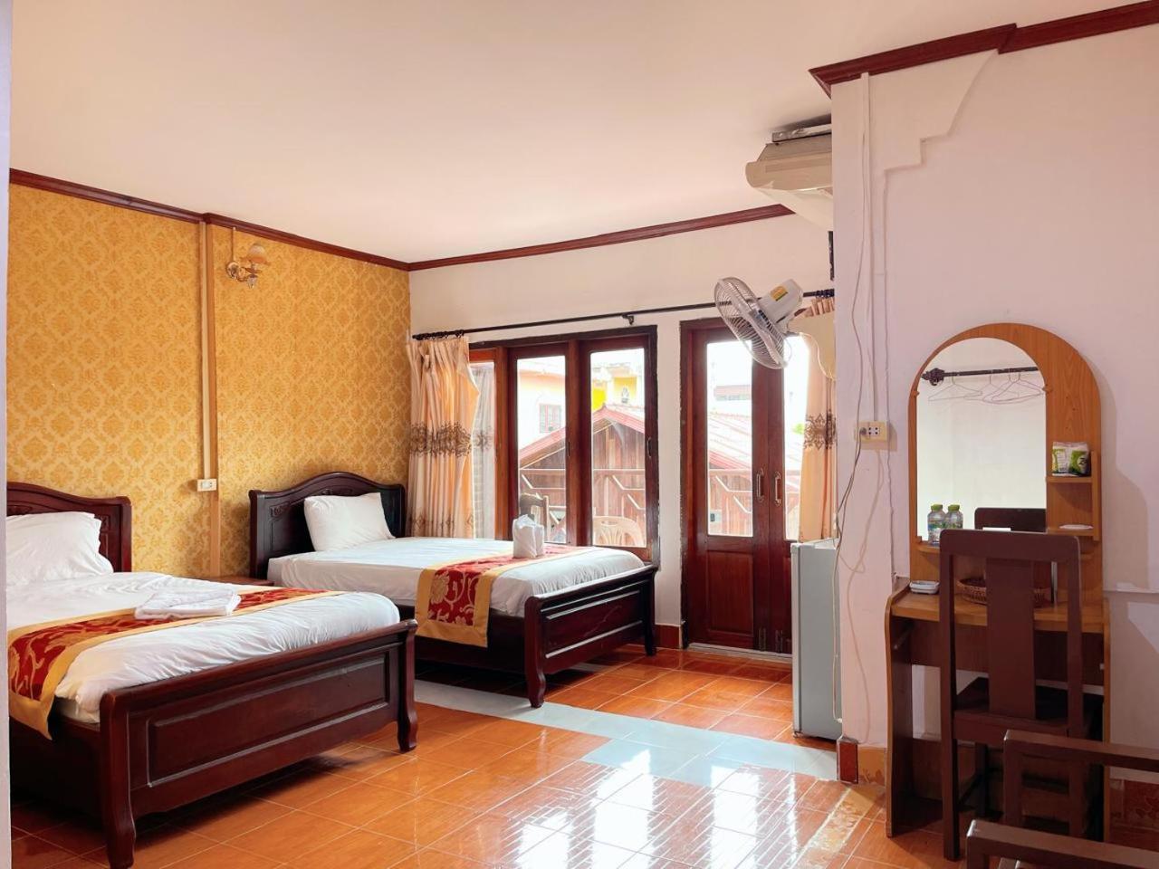 Vangvieng Sisavang Mountain View Hotel Ванг Виенг Екстериор снимка