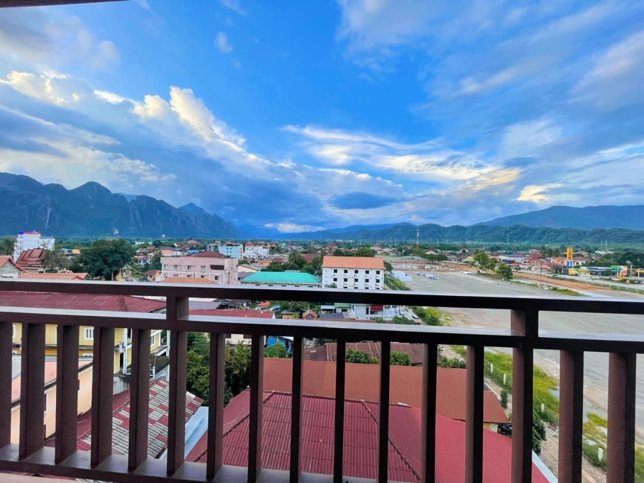 Vangvieng Sisavang Mountain View Hotel Ванг Виенг Екстериор снимка