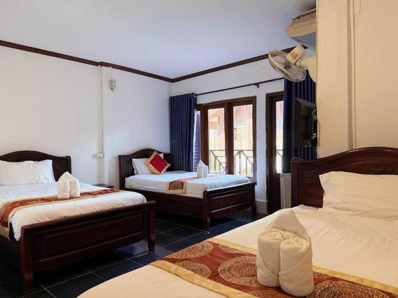 Vangvieng Sisavang Mountain View Hotel Ванг Виенг Екстериор снимка