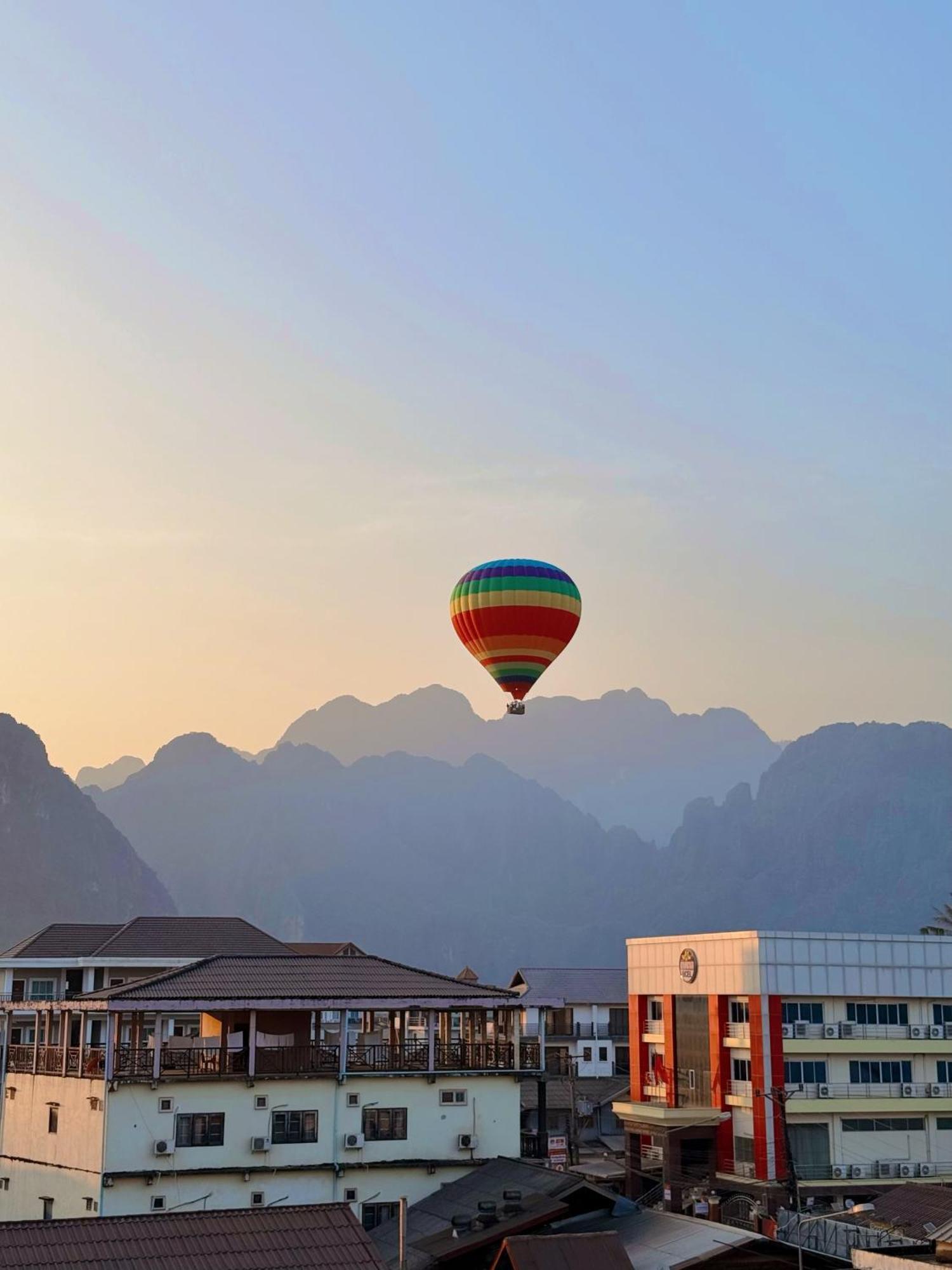 Vangvieng Sisavang Mountain View Hotel Ванг Виенг Екстериор снимка