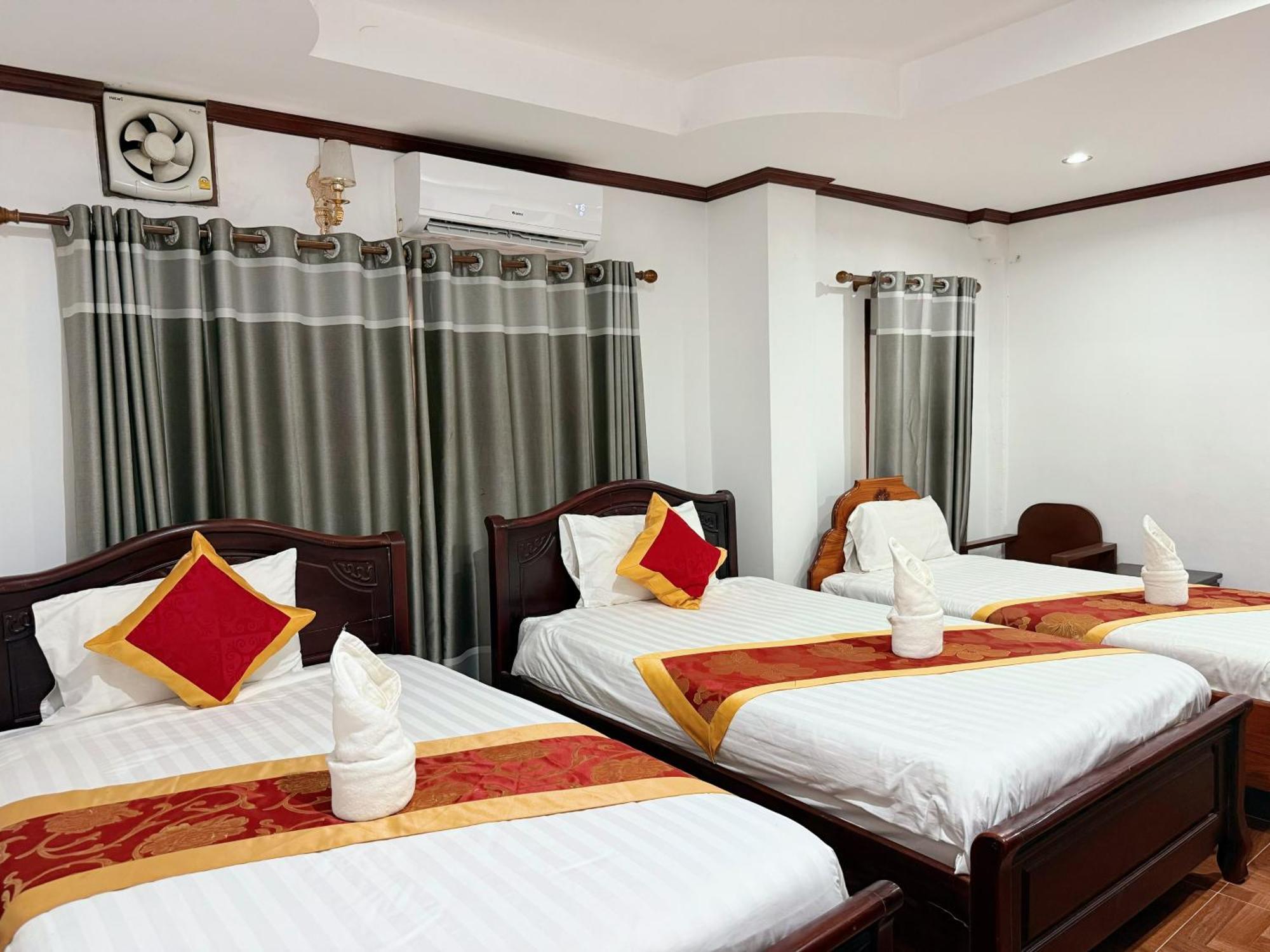 Vangvieng Sisavang Mountain View Hotel Ванг Виенг Екстериор снимка