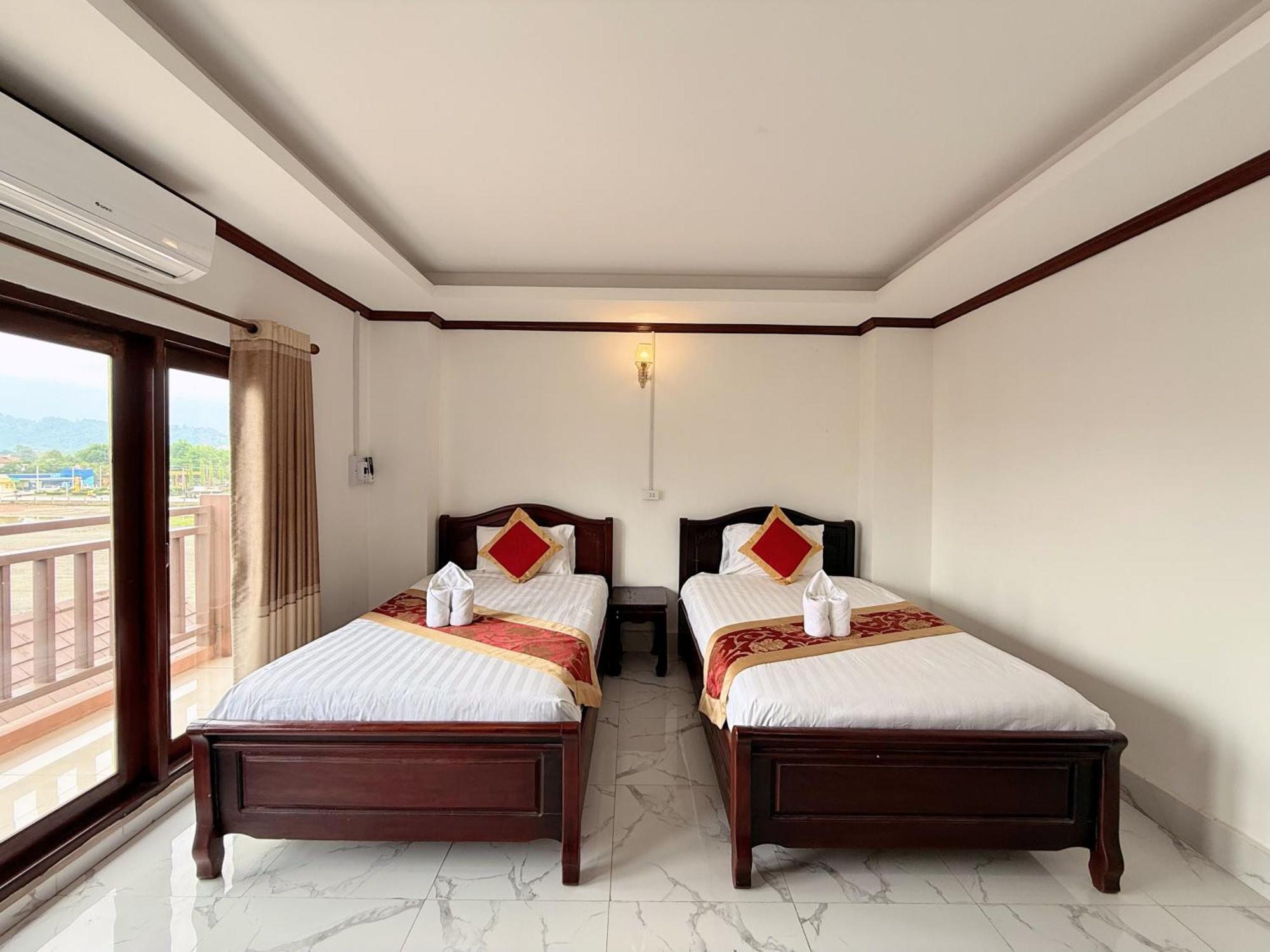 Vangvieng Sisavang Mountain View Hotel Ванг Виенг Екстериор снимка