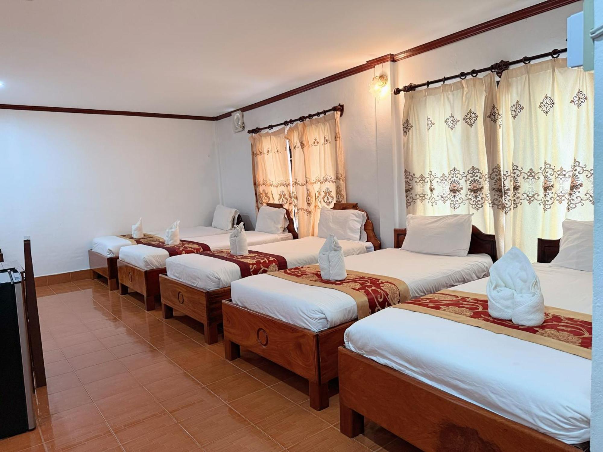 Vangvieng Sisavang Mountain View Hotel Ванг Виенг Екстериор снимка
