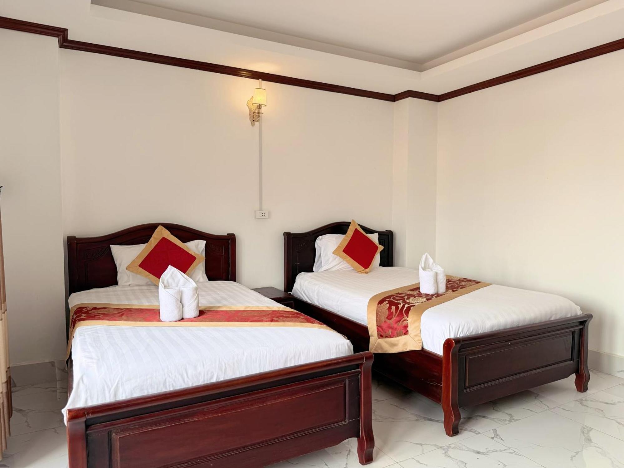 Vangvieng Sisavang Mountain View Hotel Ванг Виенг Екстериор снимка