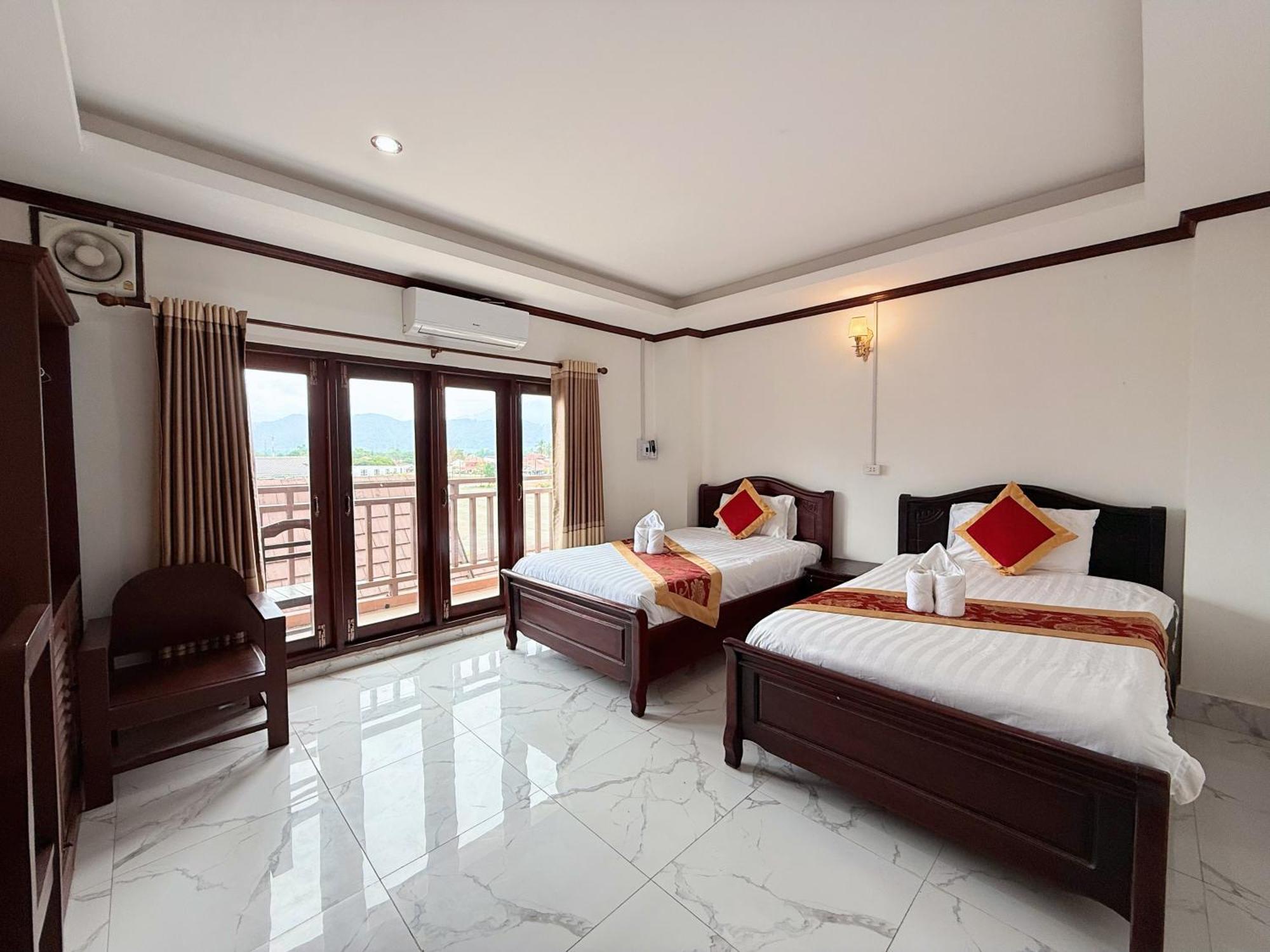 Vangvieng Sisavang Mountain View Hotel Ванг Виенг Екстериор снимка