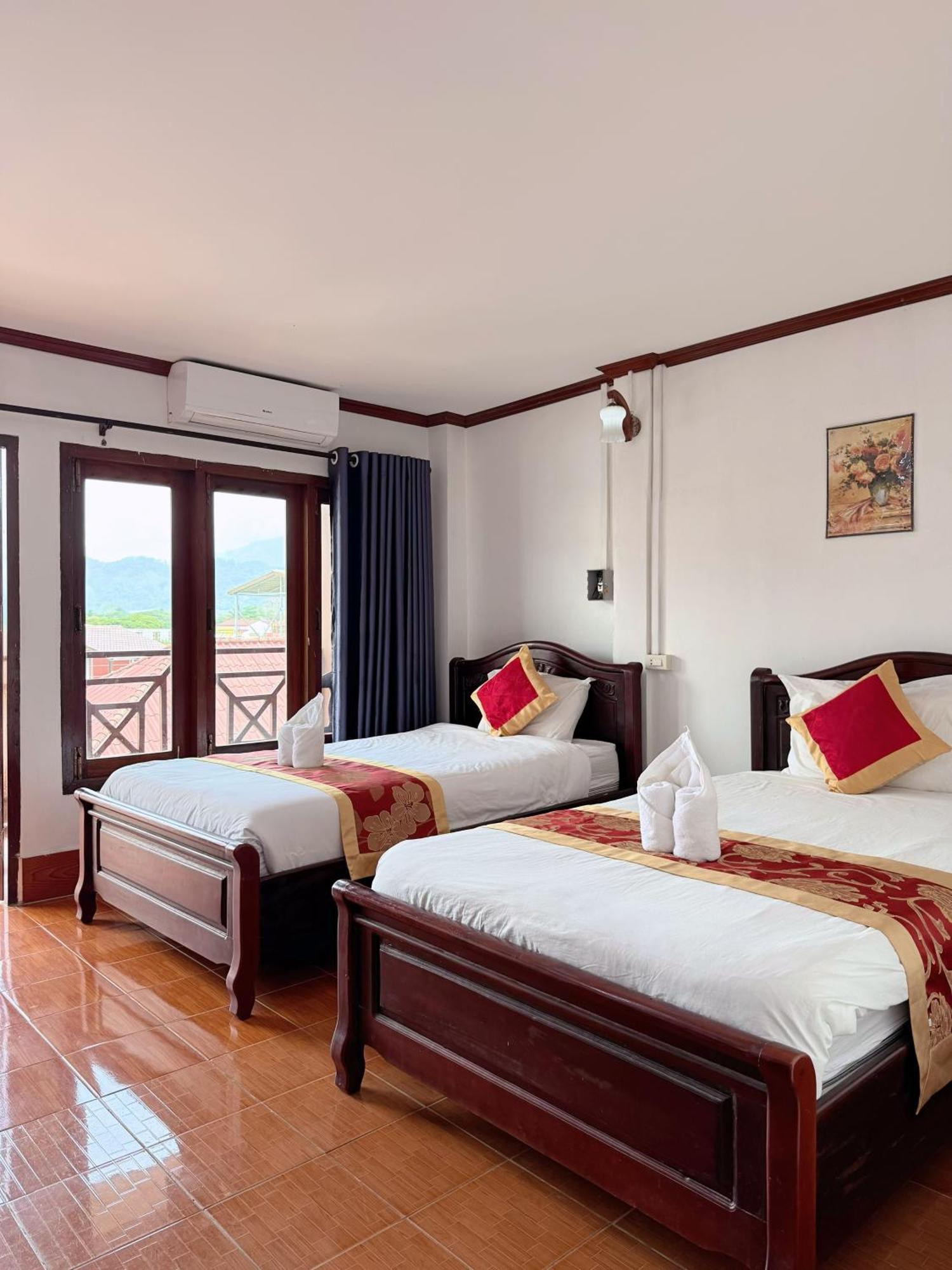 Vangvieng Sisavang Mountain View Hotel Ванг Виенг Екстериор снимка