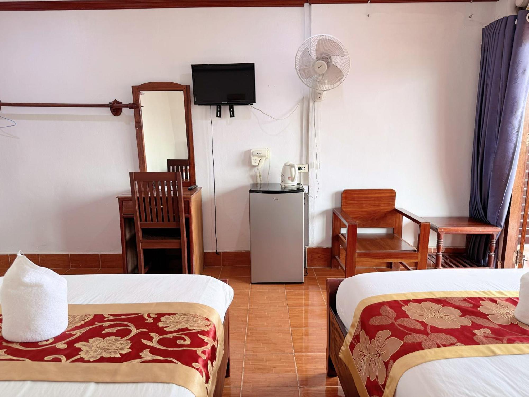 Vangvieng Sisavang Mountain View Hotel Ванг Виенг Екстериор снимка