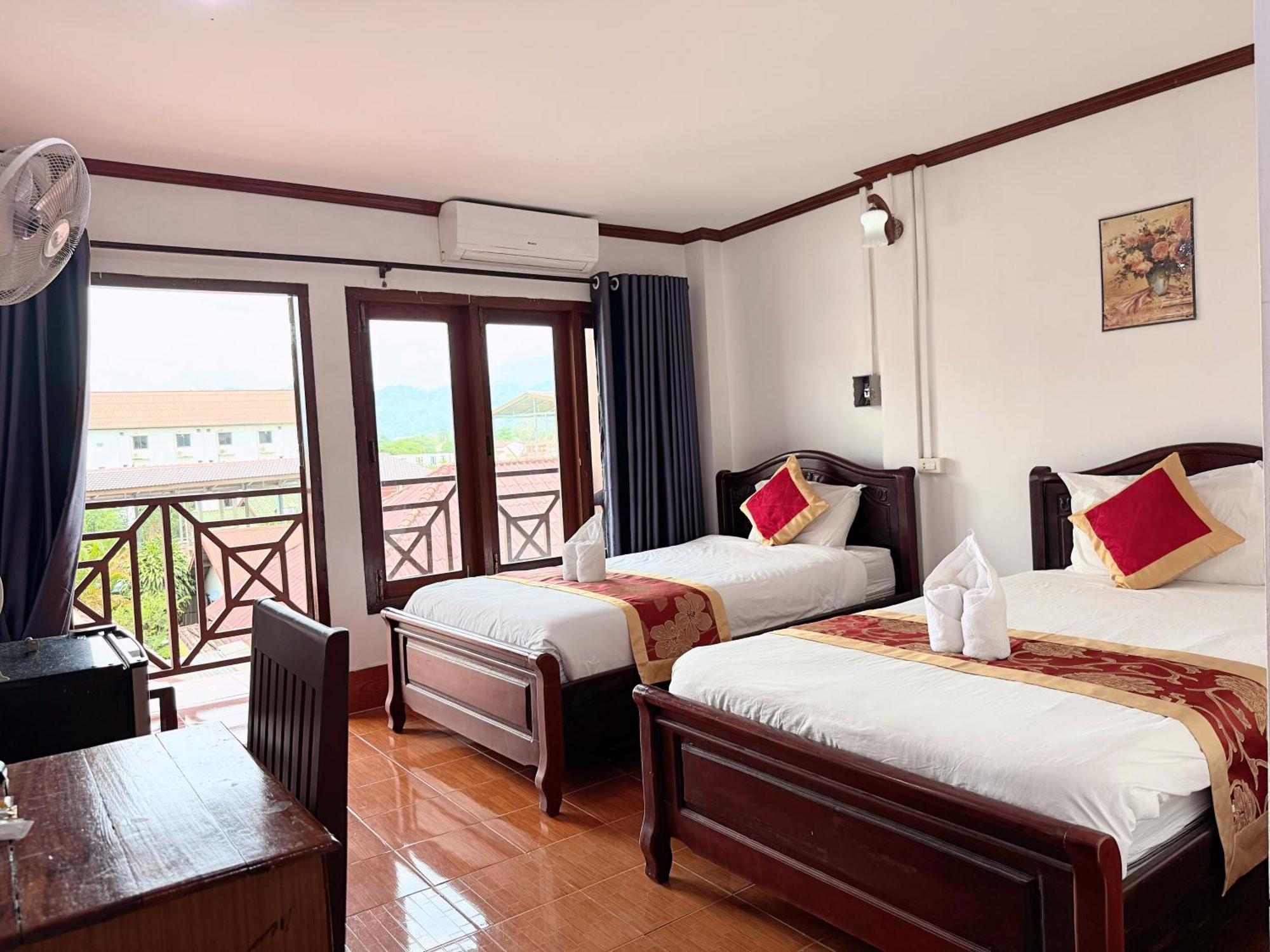 Vangvieng Sisavang Mountain View Hotel Ванг Виенг Екстериор снимка