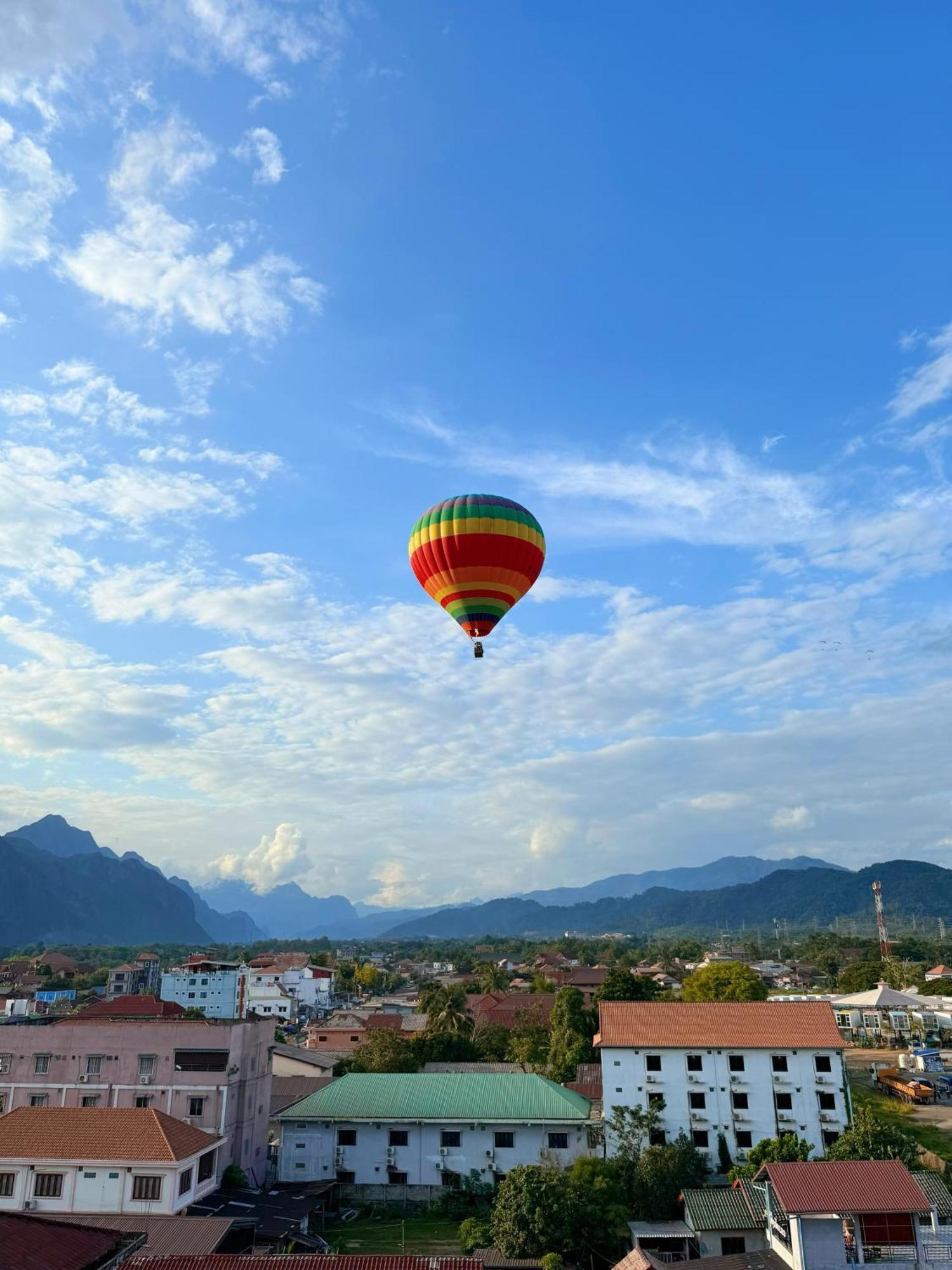 Vangvieng Sisavang Mountain View Hotel Ванг Виенг Екстериор снимка
